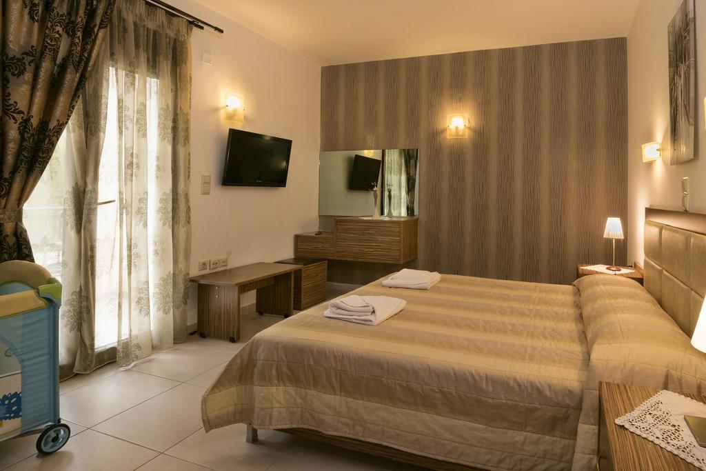 Villa Laga With Pool, 300M To Taverns, Childrens Area, Bbq! Kirianna Exterior foto