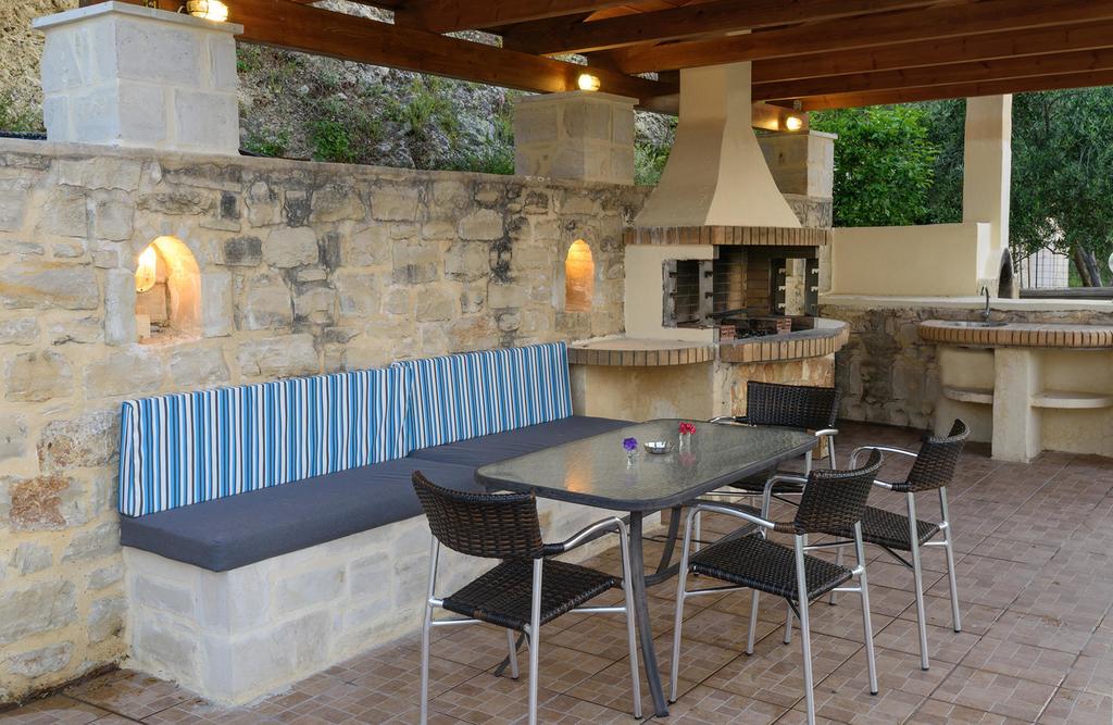 Villa Laga With Pool, 300M To Taverns, Childrens Area, Bbq! Kirianna Exterior foto