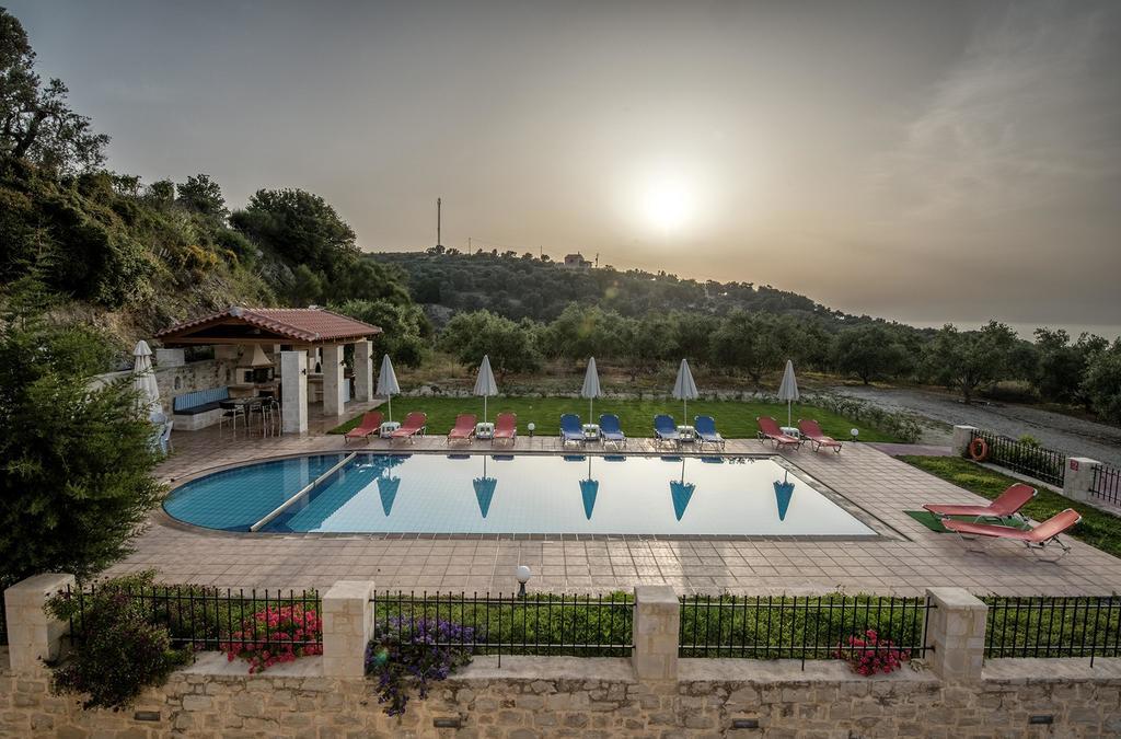 Villa Laga With Pool, 300M To Taverns, Childrens Area, Bbq! Kirianna Exterior foto